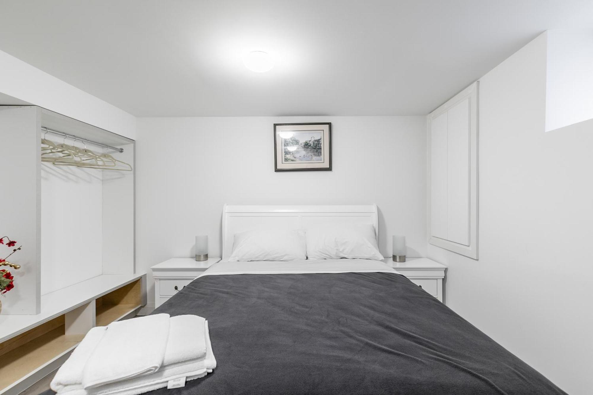 Beautiful Renovated 3 Mins Drive To Fall Villa