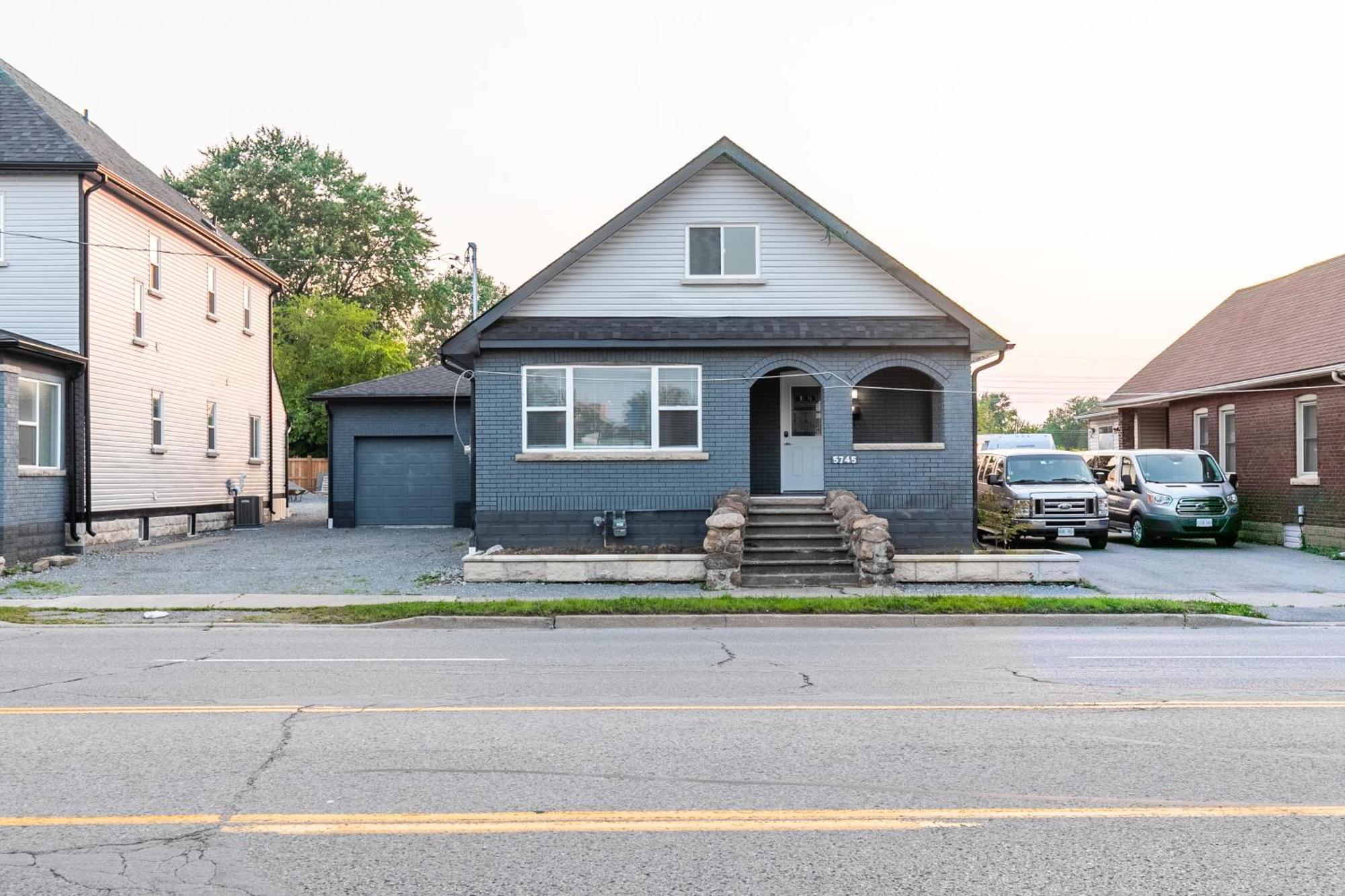 Beautiful Renovated 3 Mins Drive To Fall Villa *